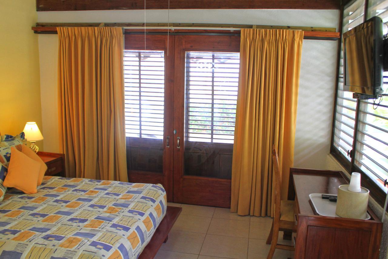 Moulin Sur Mer Beach Resort Монтруи Экстерьер фото